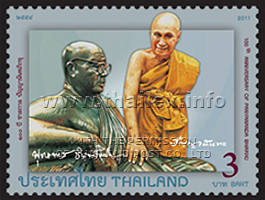 Panya Nanthaphikku at a statue of Buddhadasaphikku and the personal signatures of both men