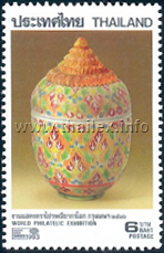 benjarong lai nahm thong covered jar with gold knob