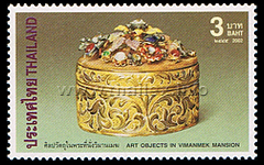Gold engraved betel leaf and areca nut box with lid in floral design of precious stones
