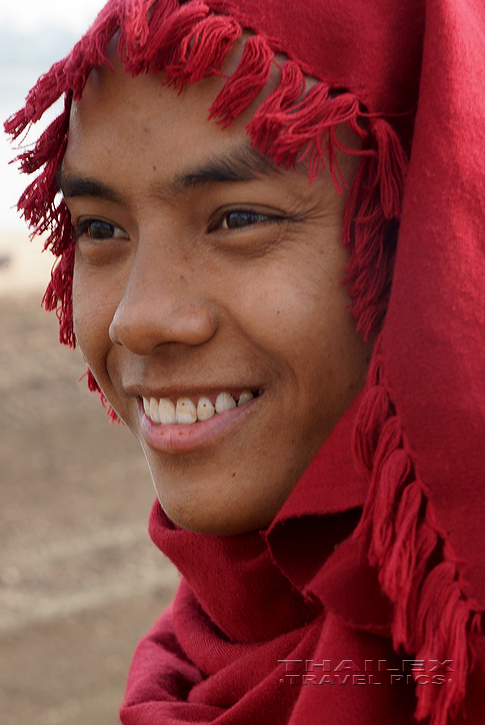 Smiling, Amarapura (Myanmar)