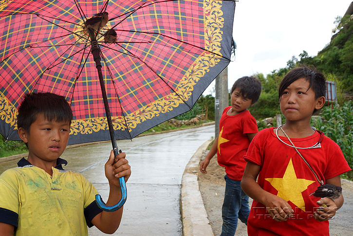 Boys With Birds, Sapa (Vietnam)